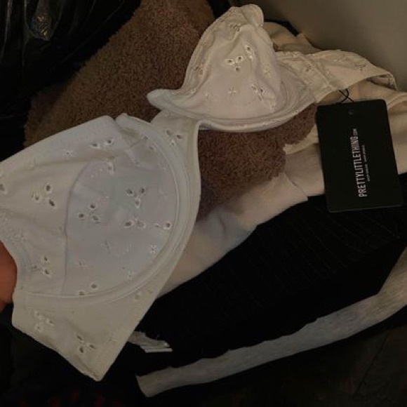 Bags of Clothing - Women’s Size S (NAME BRANDS) - Picture 4 of 9